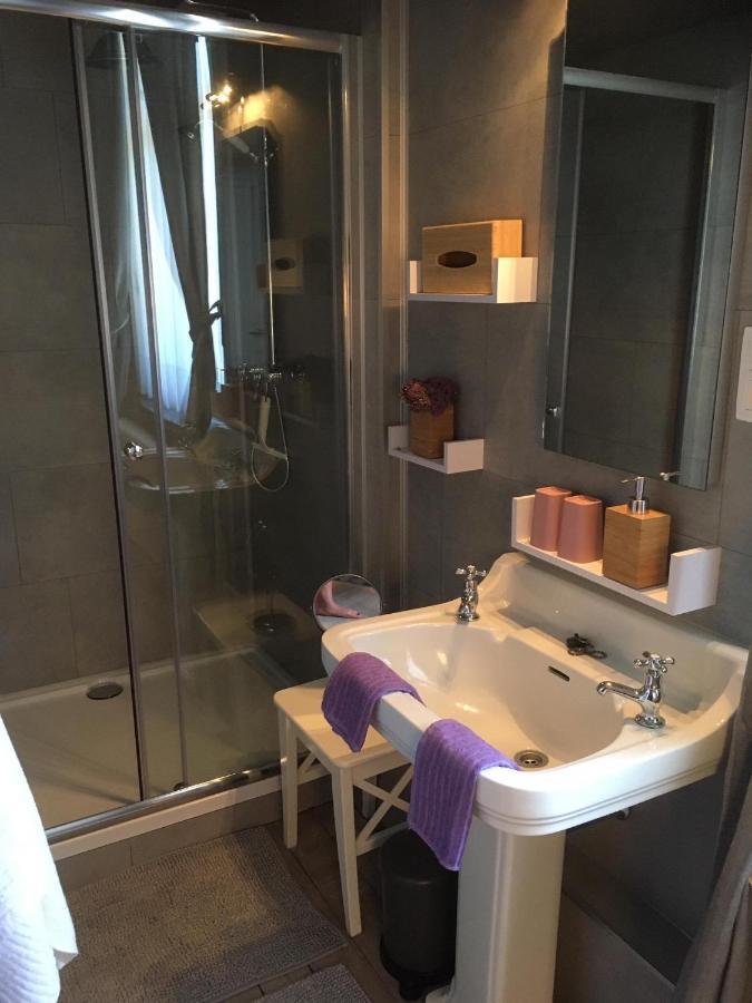 De Gelaarsde Kat Bed & Breakfast อีปส์ ภายนอก รูปภาพ