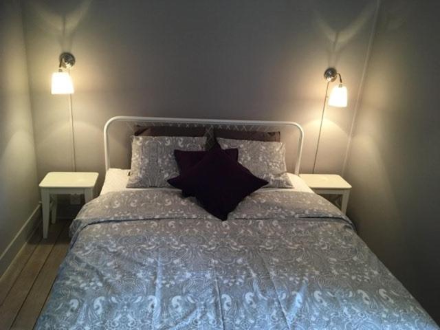 De Gelaarsde Kat Bed & Breakfast อีปส์ ภายนอก รูปภาพ