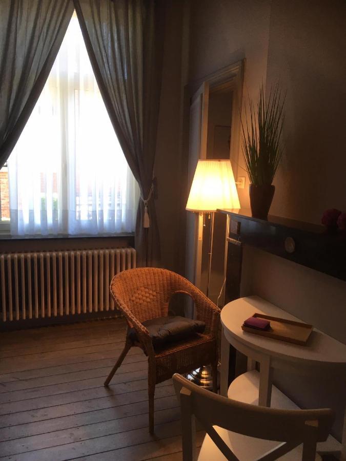 De Gelaarsde Kat Bed & Breakfast อีปส์ ภายนอก รูปภาพ