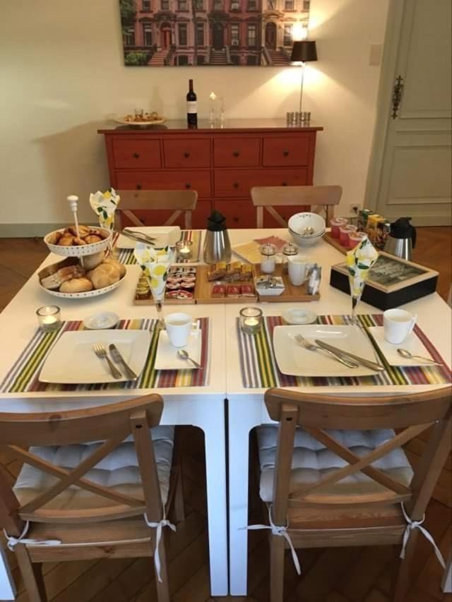 De Gelaarsde Kat Bed & Breakfast อีปส์ ภายนอก รูปภาพ