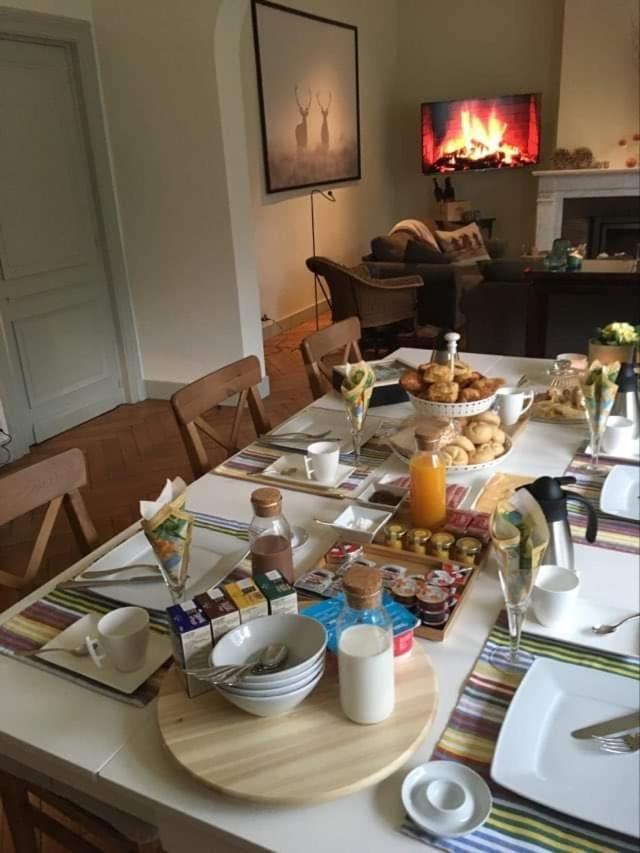De Gelaarsde Kat Bed & Breakfast อีปส์ ภายนอก รูปภาพ